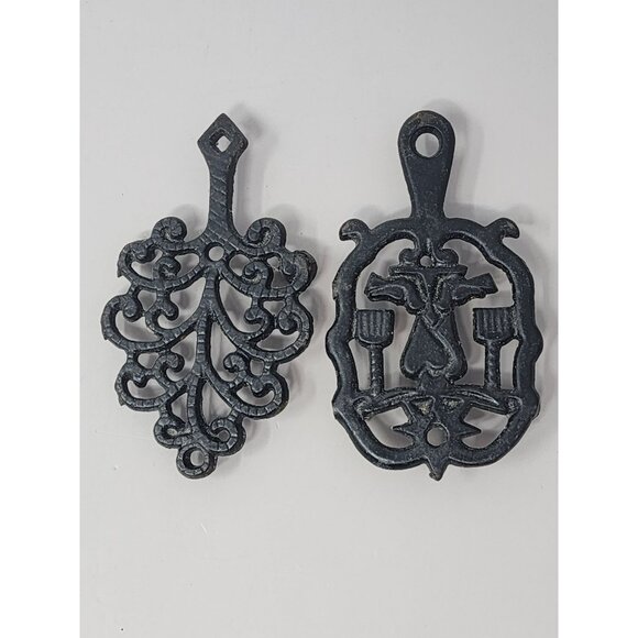 Vintage L.E.G.O. Made in Taiwan Cast Iron Trivet‎ Set With Heart & Vine Design - Picture 1 of 7